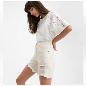 Levi’s 501 high-rise mid-length white distressed cut-off shorts size 28 NWT